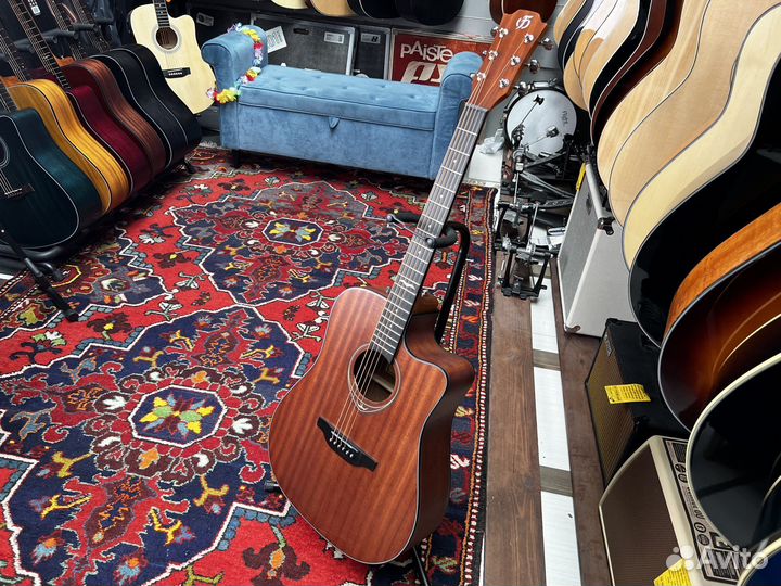 Электро акустическая гитара