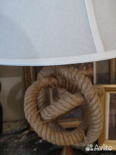 Настольная лампа