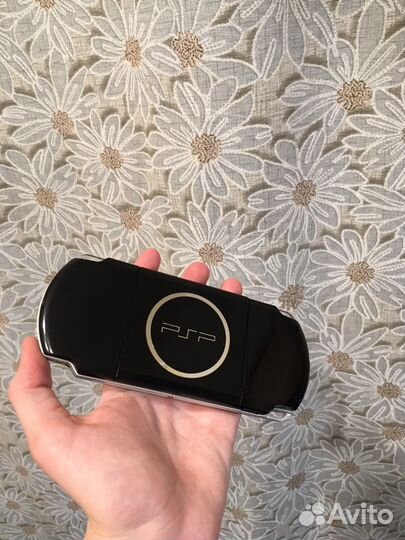 Sony PSP e 1008 + 8 GB MS duo