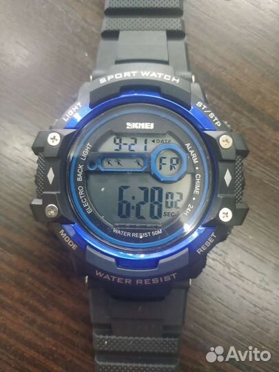 Часы новые с защитой от влаги