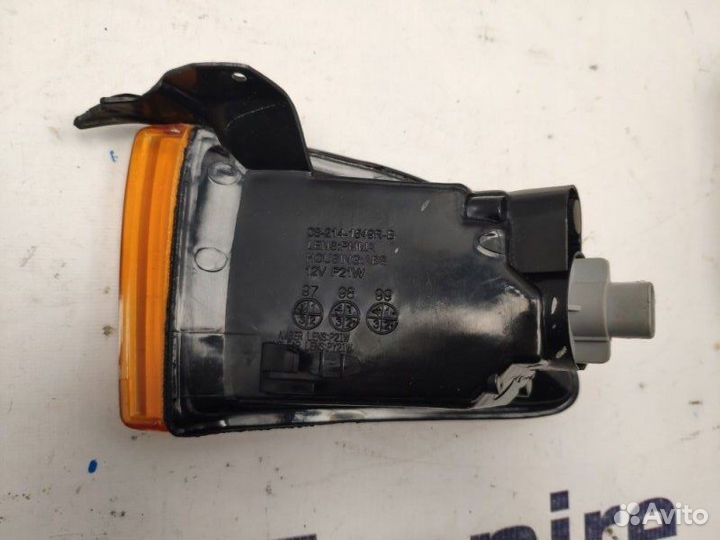 Поворотник передний правый Mitsubishi Galant EA2A