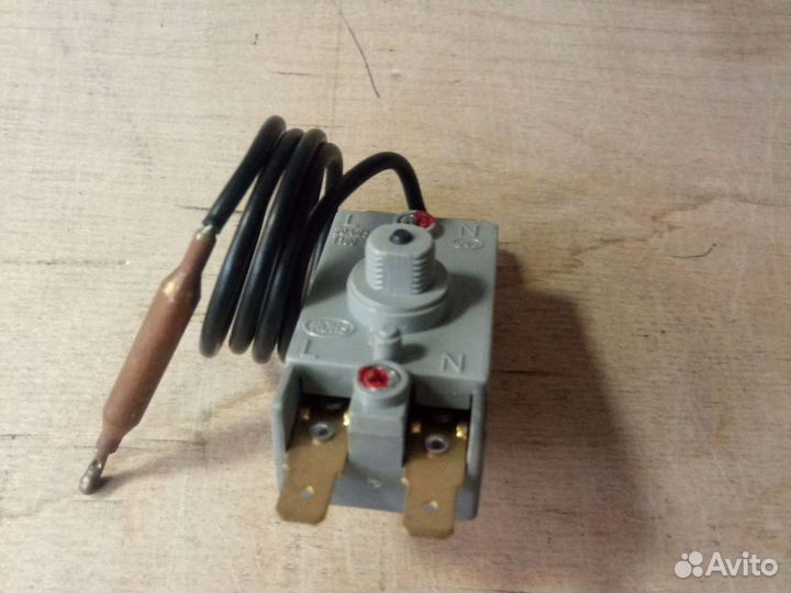 Термостат защитный для водонагревателей WQS93-12