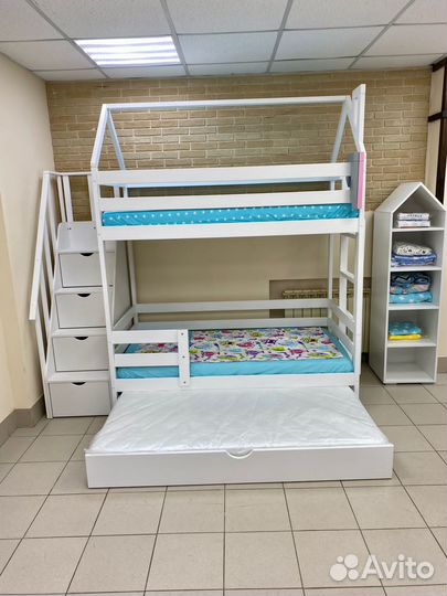 Двухъярусная кровать