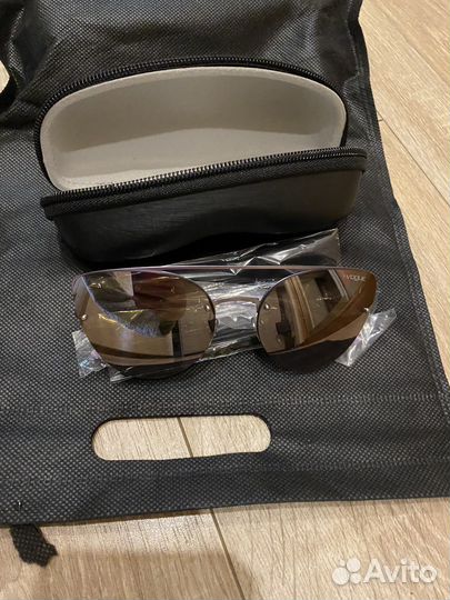 Солнцезащитные очки Vogue