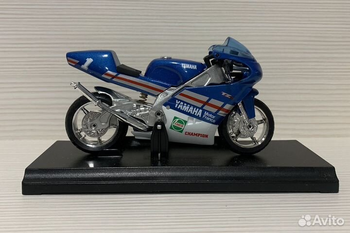 Модель мотоцикла 1 18 Yamaha TZ250M, Welly