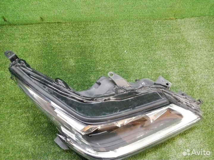 Фара правая Lexus LX570