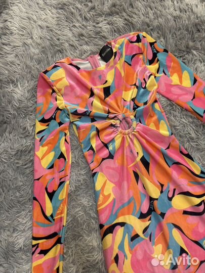 Платье bershka с подплечиками