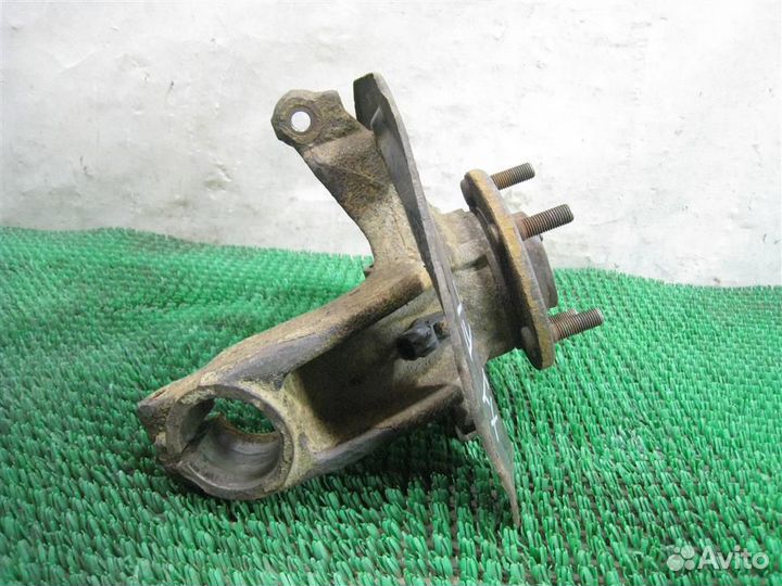 Кулак передний левый Mazda 3 (BL) 2010