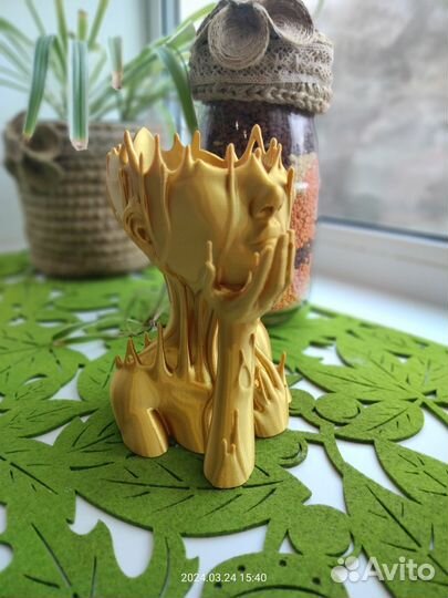 Статуэтка кашпо для цветов