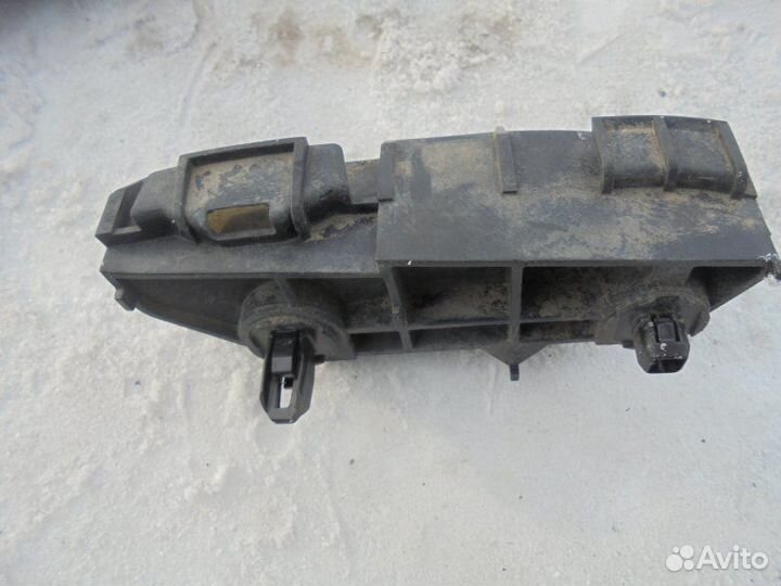 Крепление бампера заднее правое Toyota Corolla
