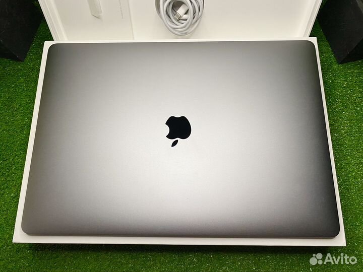 MacBook Pro 15 2018 i7 16gb 512gb Идеал