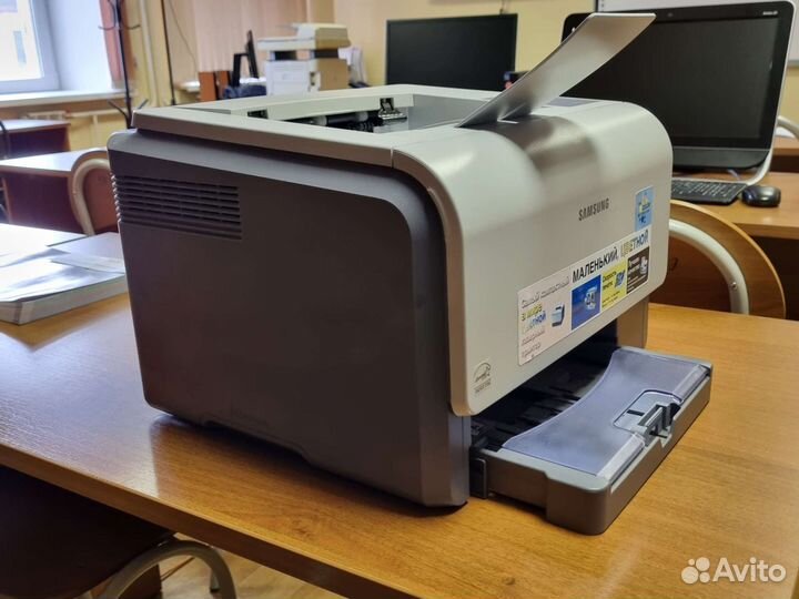Принтер цветной лазерный Samsung CLP-300