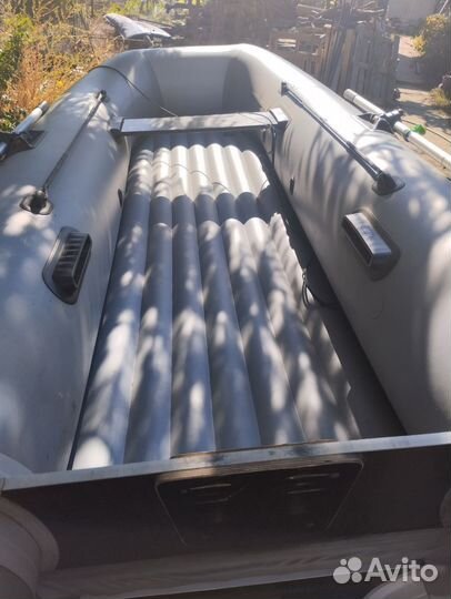 Лодка с мотором