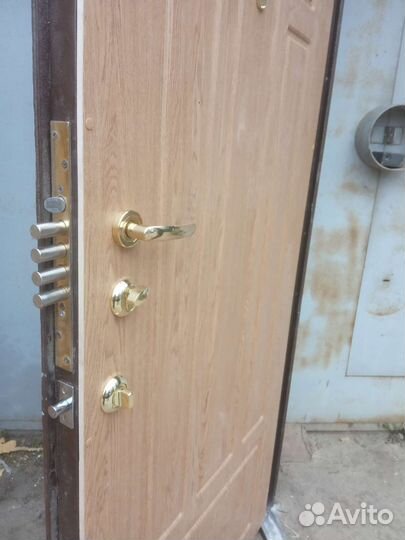 Дверь входная металлическая