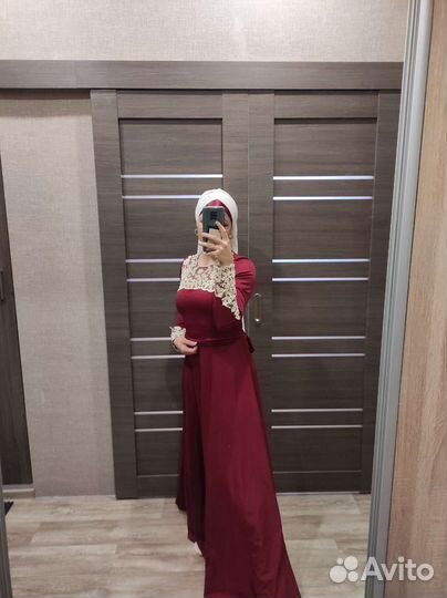 Платье на никах