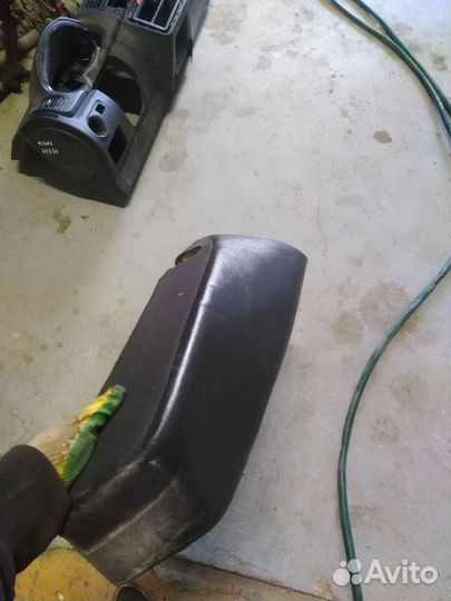 Подлокотник geely emgrand ec7