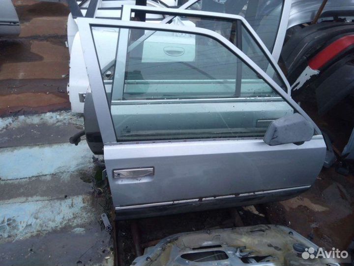 Дверь Renault 25