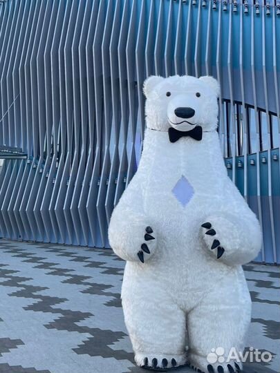 Белый медведь на праздник