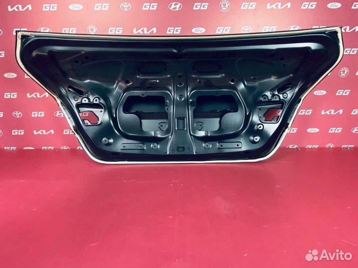 Крышка багажника Toyota Camry V70 2017 - 2023 год