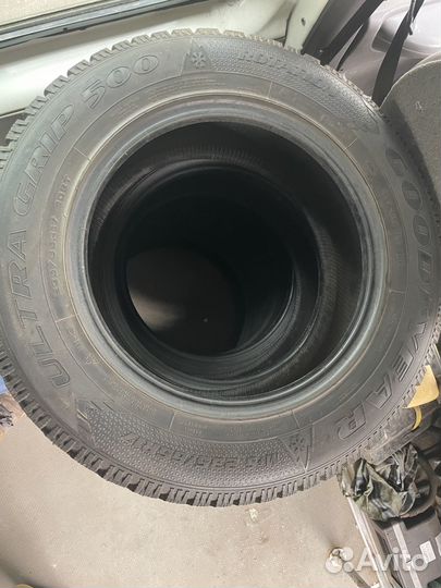 Goodyear UltraGrip 500 235/65 R17