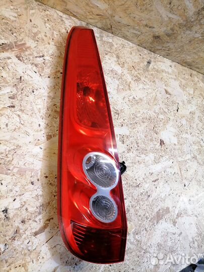 Фонарь левый Ford Fiesta MK5