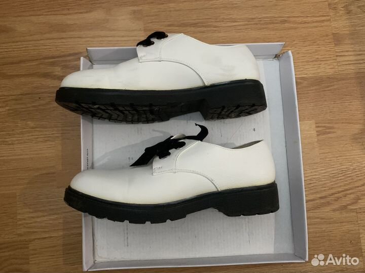 Туфли женские белые