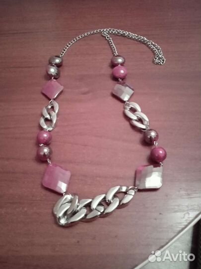 Бижутерия : кулоны, колье, броши