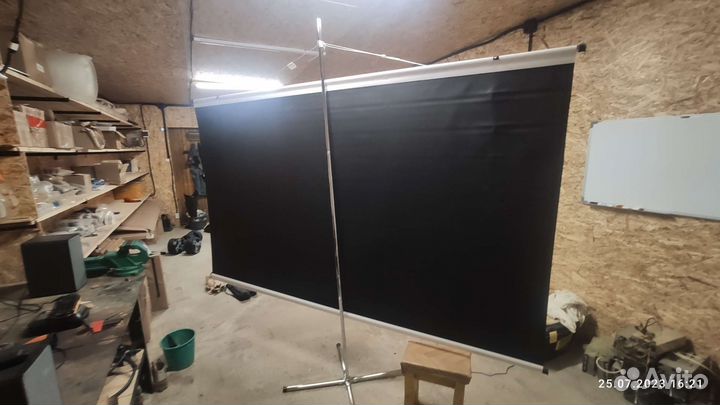 Экран для проектора на штативе 250*150см
