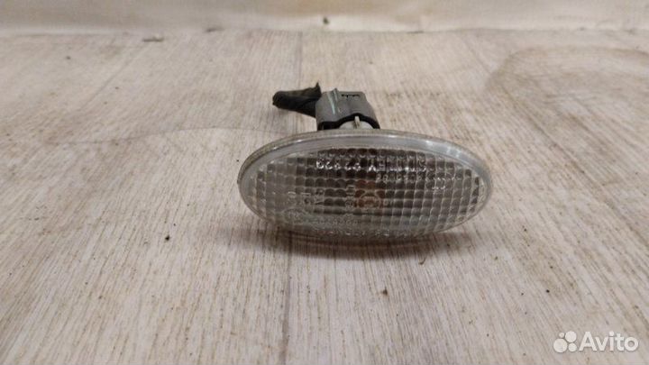 Повторитель в крыло Mazda Mazda 3 BK Z6 (1.6) 2007