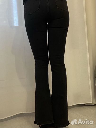 Джинсы 26 клеш от колена с разрезами