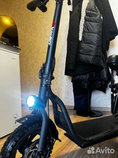 Электрический самокат с сидением