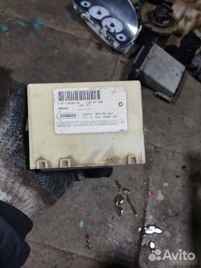 Блок управления центральным замком Ford Escape