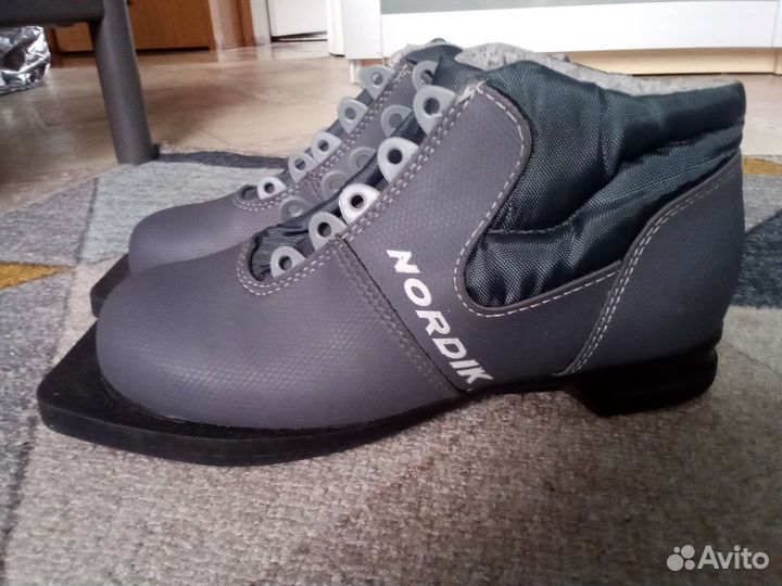 Лыжные ботинки