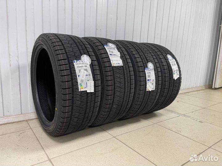 Triangle PL02 275/40 R21