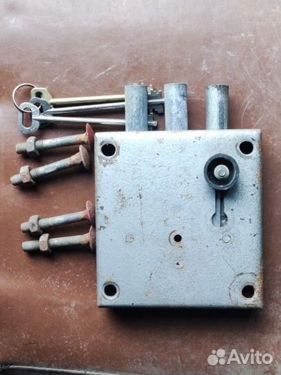 Замок дверной накладной б/у