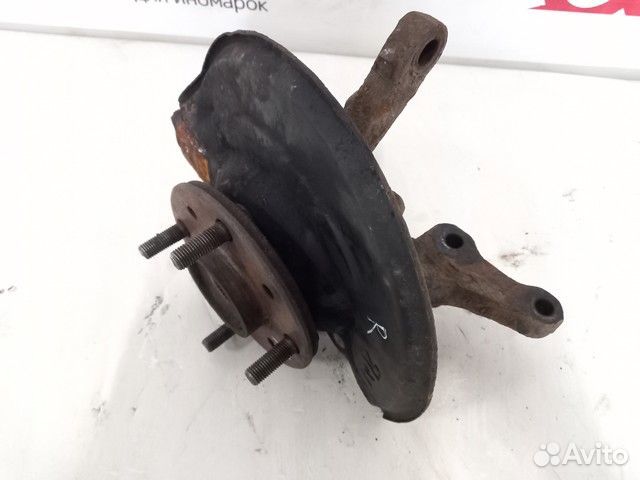 Кулак поворотный правый Mitsubishi Carisma