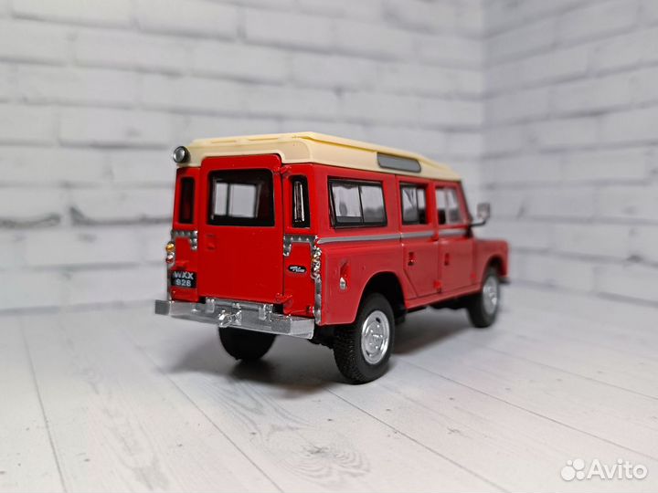 Модель Land Rover Series 109 1:43 Cararama