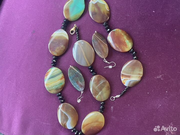 Серьги и бусы