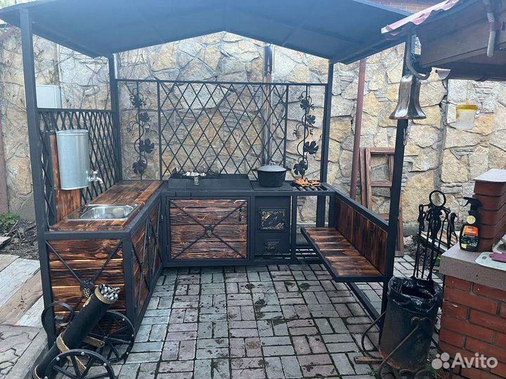 Мангал под крышей в стиле лофт