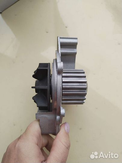 Помпа водяной насос автомобильный