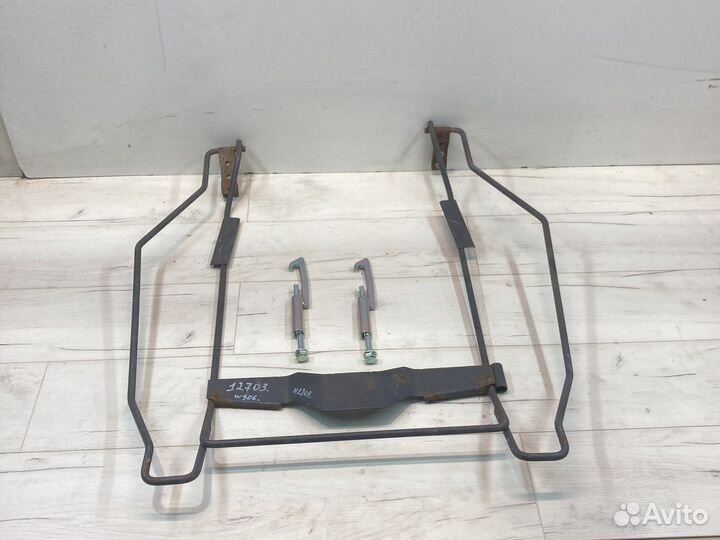 Крепление запаски мерседес спринтер