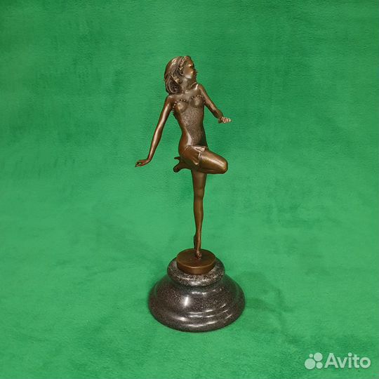 Бронзовая статуэтка Танцовщица кабаре без шляпки