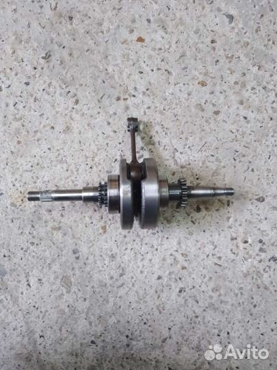 Коленвал двигателя скутера 139QMB Торнадо