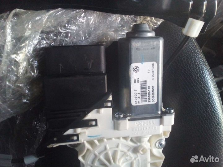 Фольксваген жета 6 2013г стеклоподъемник задний ле