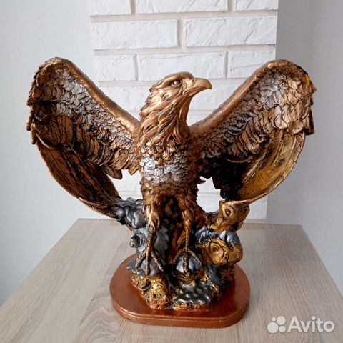 Статуэтка орла