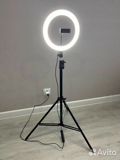 Кольцевая лампа со штативом бу 26см