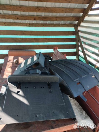 Крыло заднее в сборе