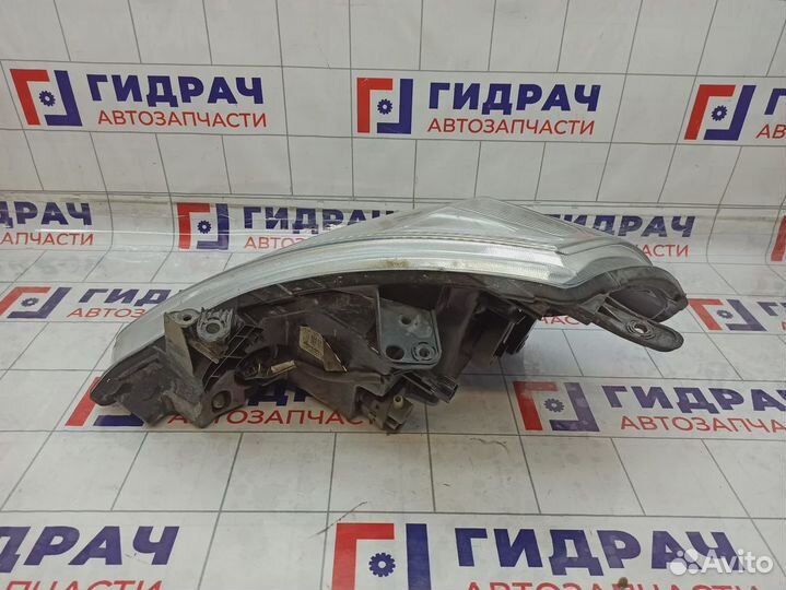 Фара правая Nissan Tiida (C11) 26010-EM00A