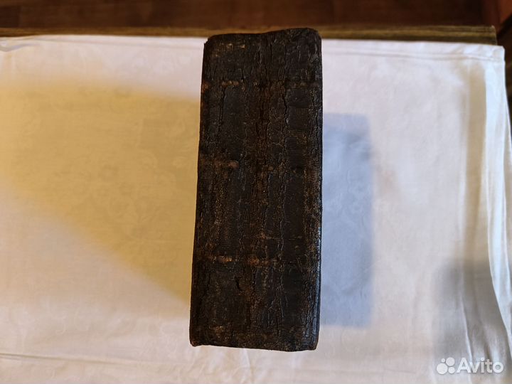 Библия в кожаном переплете