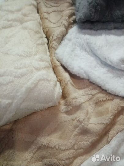 Пледы и покрывало